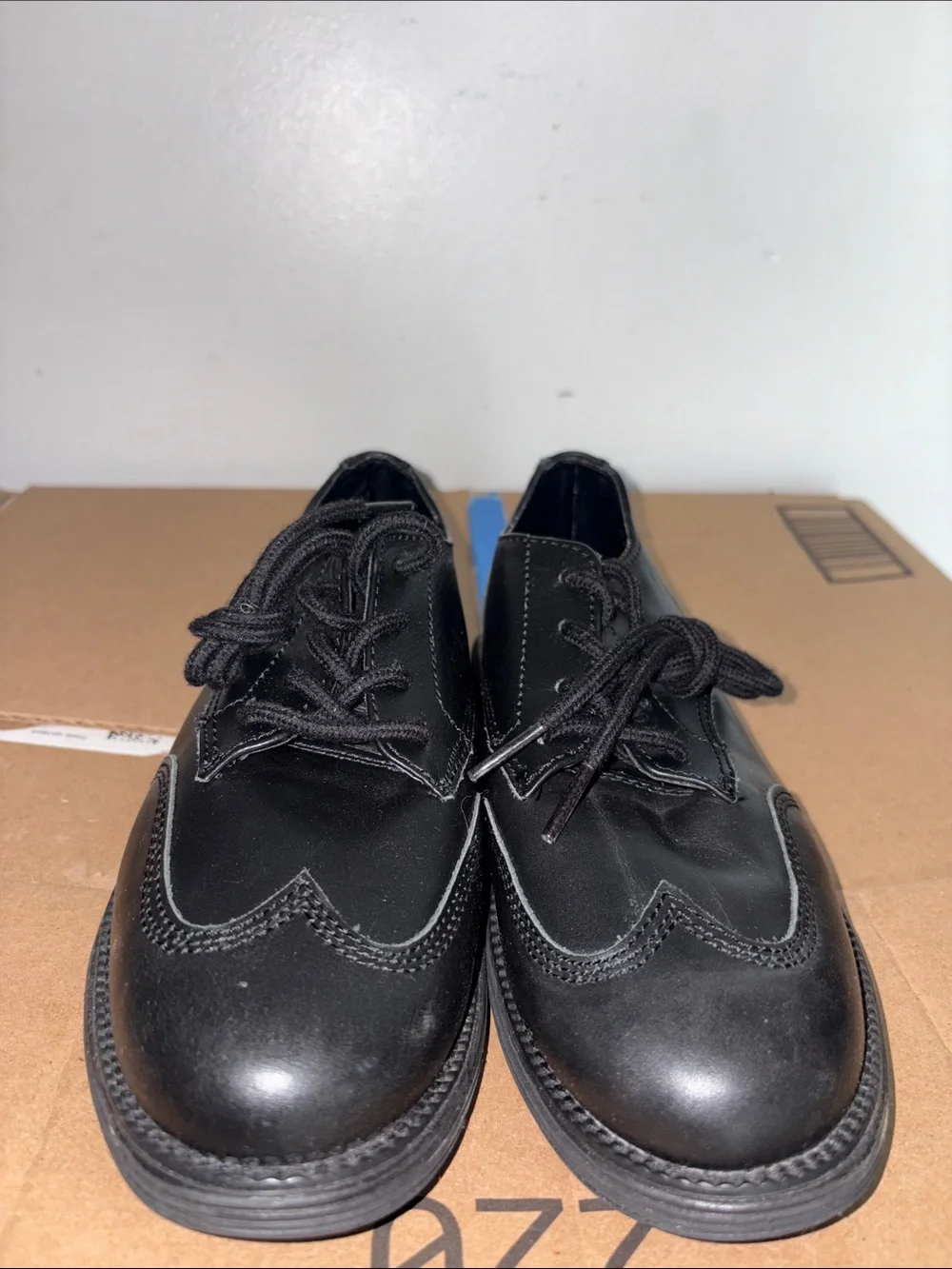 Cole Haan Black Leather Wingtip Oxfords size 1.5